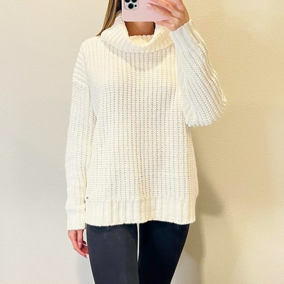 Hollister Chunky Knit Turtleneck Sweater - Picture 2 of 3